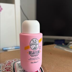 Sol de Janeiro Beija Flor Body Wash - Pink and White